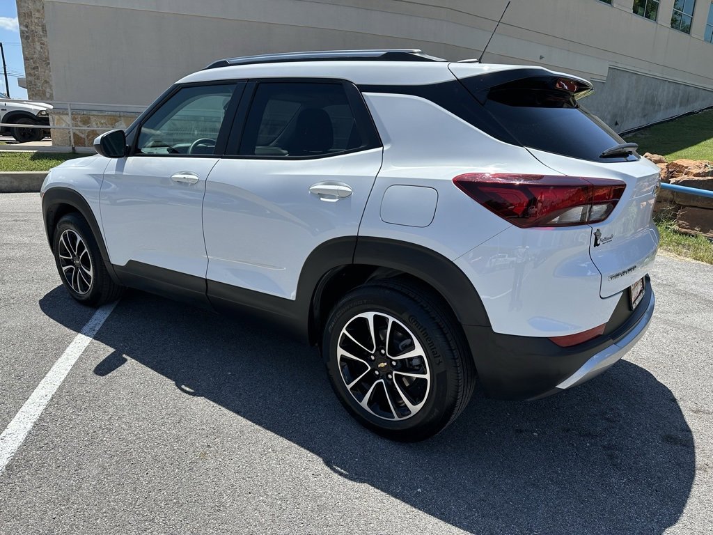 2025 Chevrolet Trailblazer LT photo 3