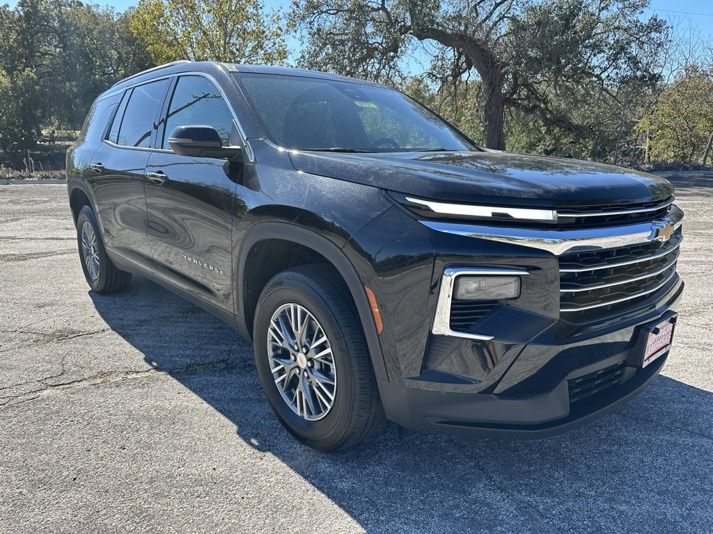 Used 2025 Chevrolet Traverse LT SUV