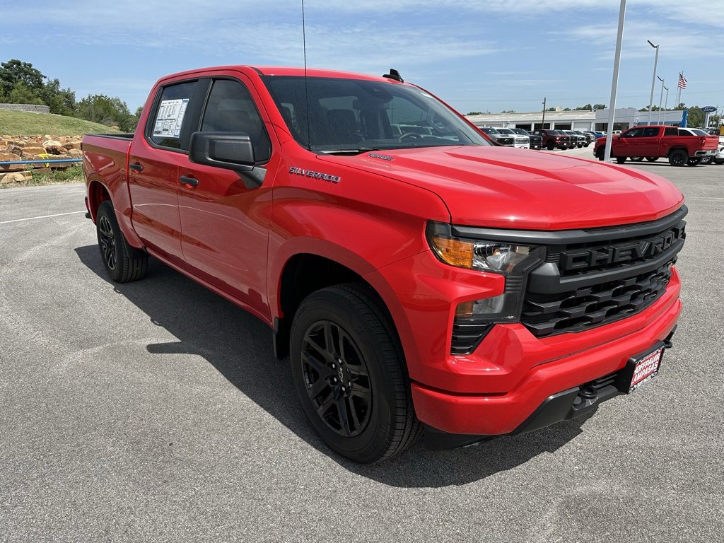 2025 Chevrolet Silverado 1500 Custom photo 4