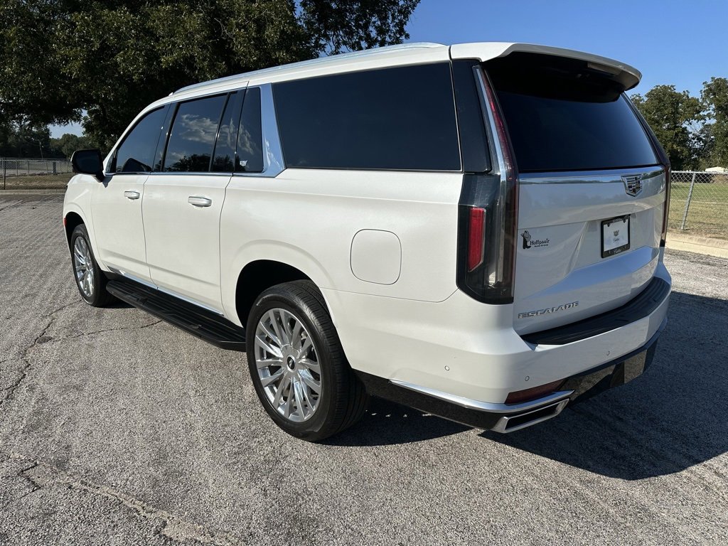 2023 Cadillac Escalade ESV Premium Luxury photo 2