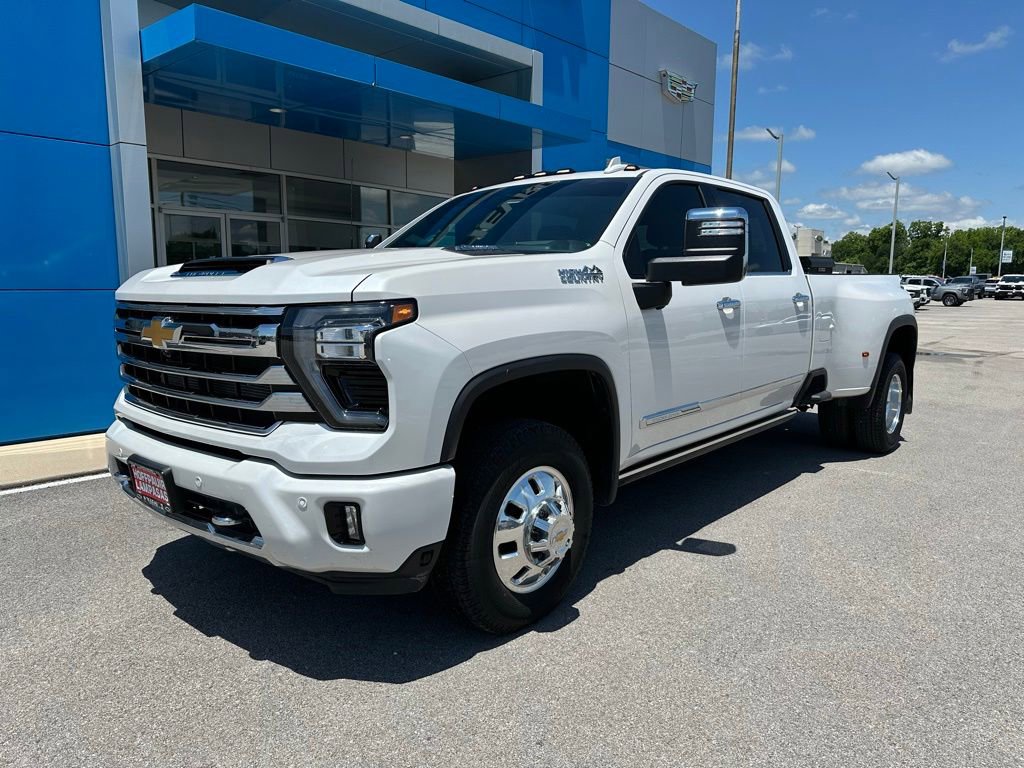 2025 Chevrolet Silverado HD High Country 4WD Crew Cab Long Box DRW's photo