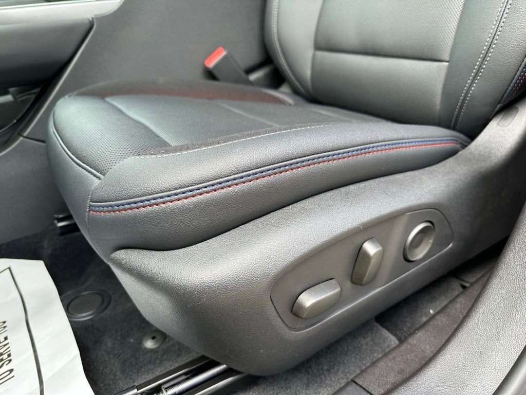 2025 Chevrolet Equinox EV RS - Photo 26