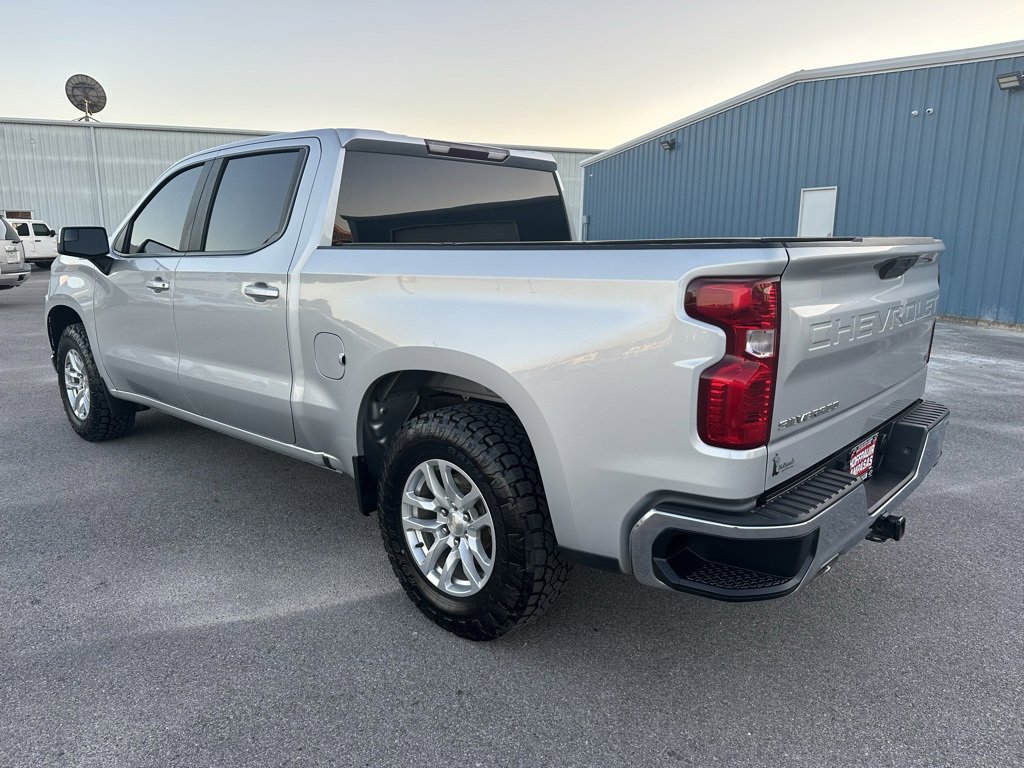 2022 Chevrolet Silverado 1500 LT photo 3