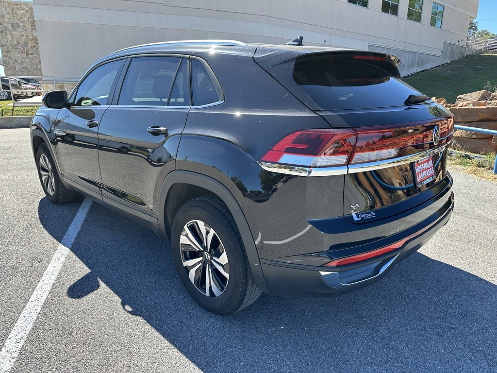 2024 Volkswagen Atlas Cross Sport SE photo 2