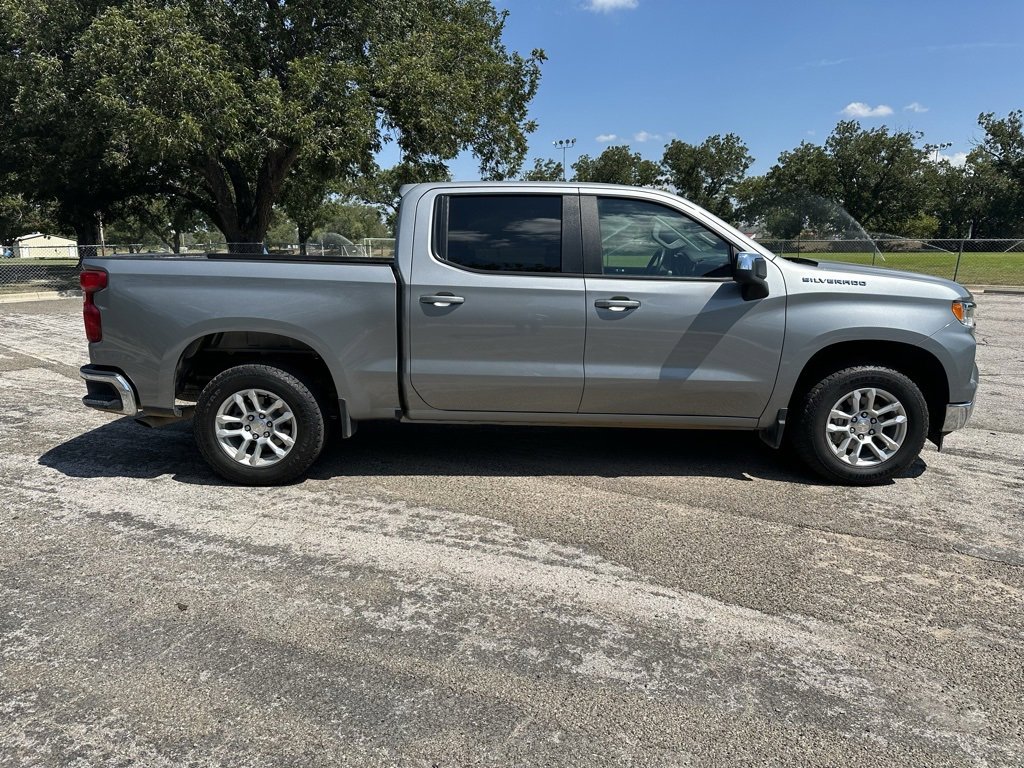 2023 Chevrolet Silverado 1500 LT photo 4