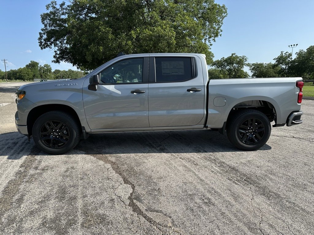 2025 Chevrolet Silverado 1500 Custom photo 2