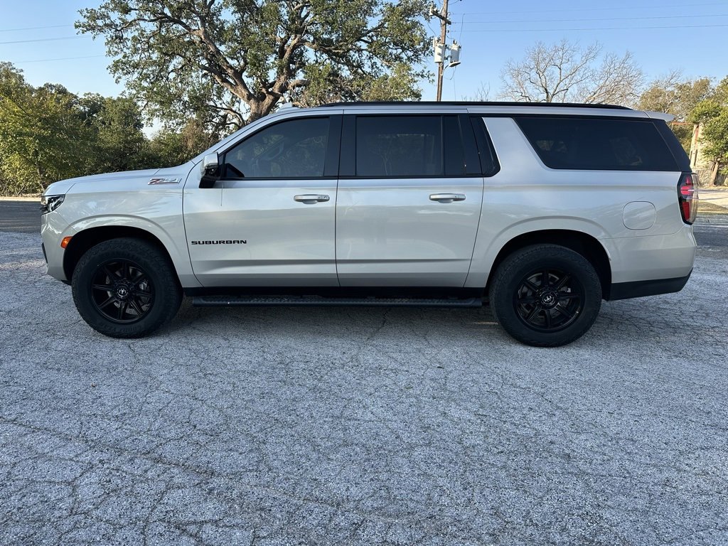2024 Chevrolet Suburban Z71 photo 2