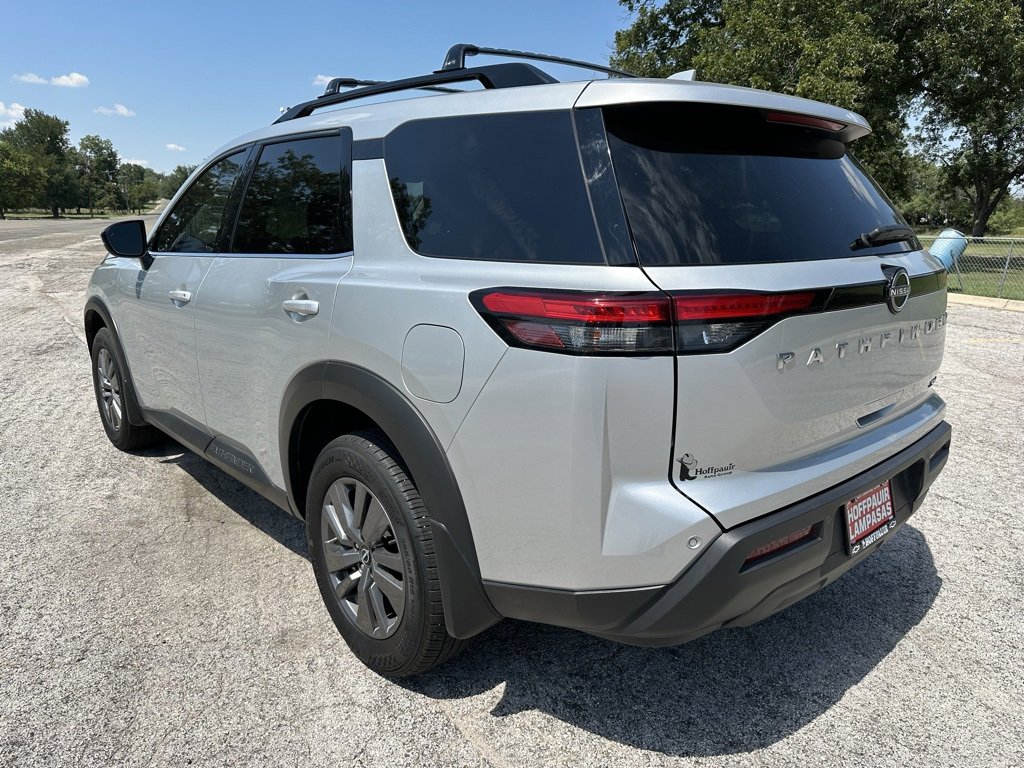 2024 Nissan Pathfinder SV photo 3