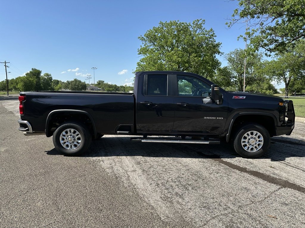 2024 Chevrolet Silverado 3500HD LT photo 4
