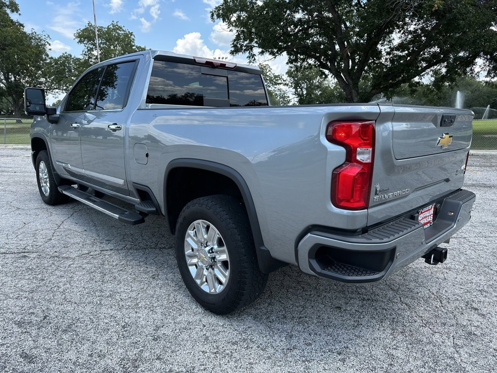 2024 Chevrolet Silverado 3500HD High Country photo 3