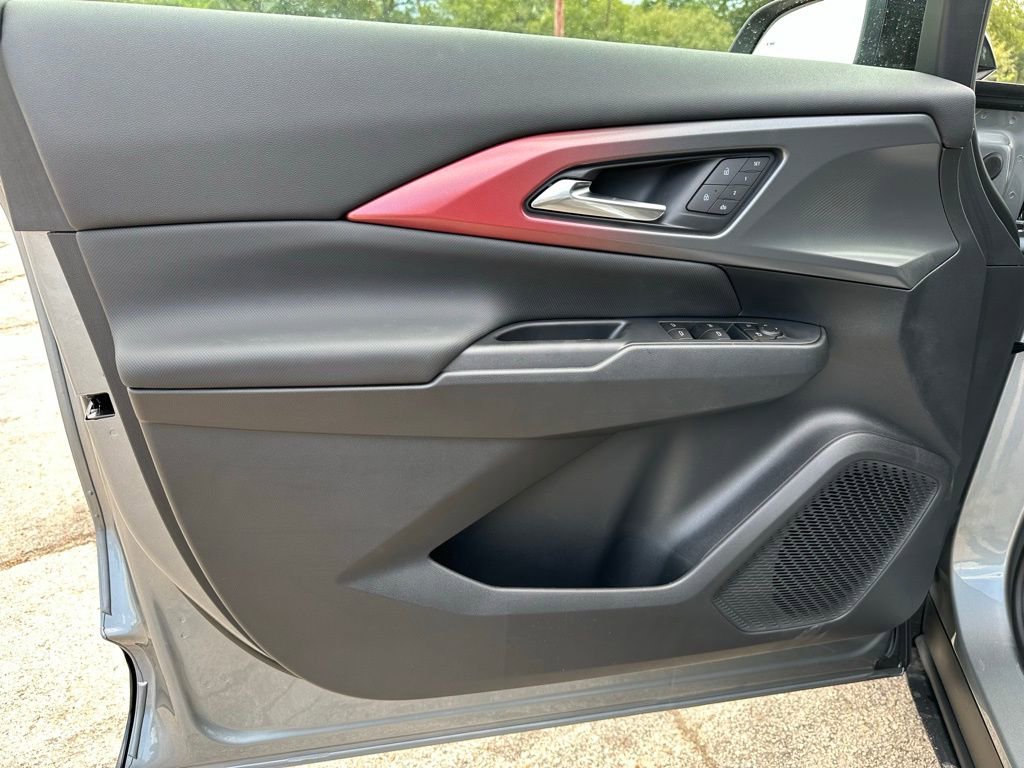 2025 Chevrolet Equinox EV RS - Photo 24