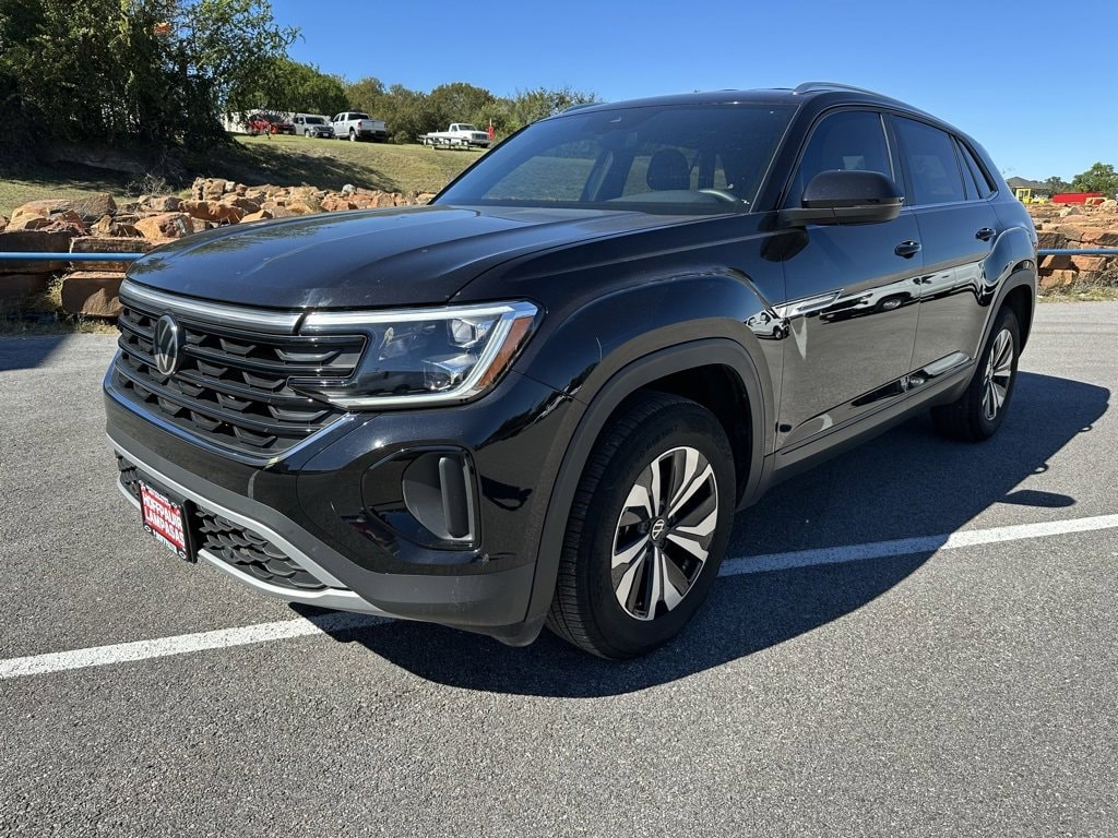 2024 Volkswagen Atlas Cross Sport SE's photo