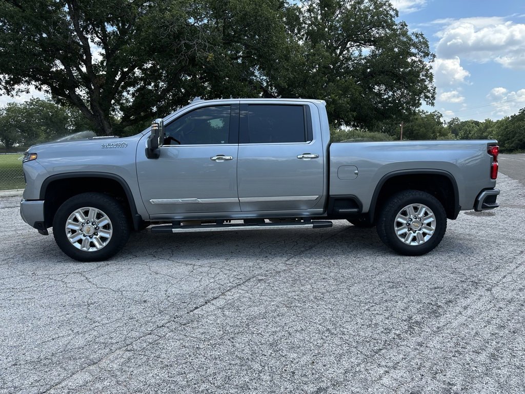 2024 Chevrolet Silverado 3500HD High Country photo 2