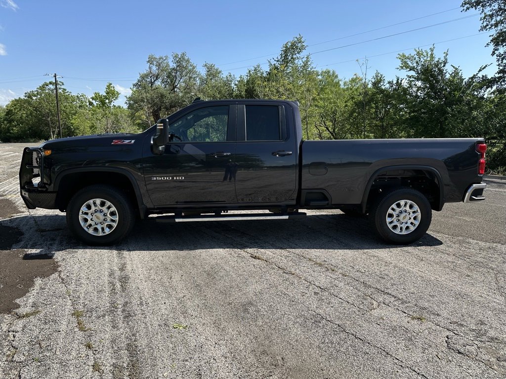 2024 Chevrolet Silverado 3500HD LT photo 2