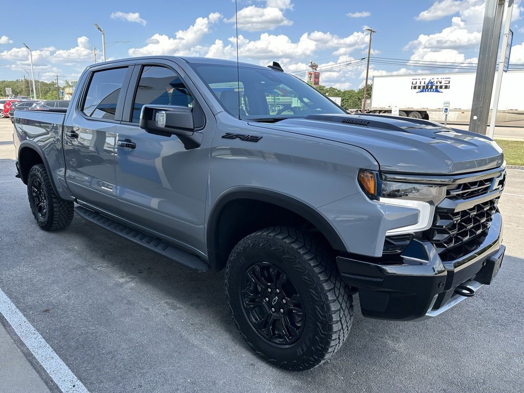 2025 Chevrolet Silverado 1500 ZR2 photo 2