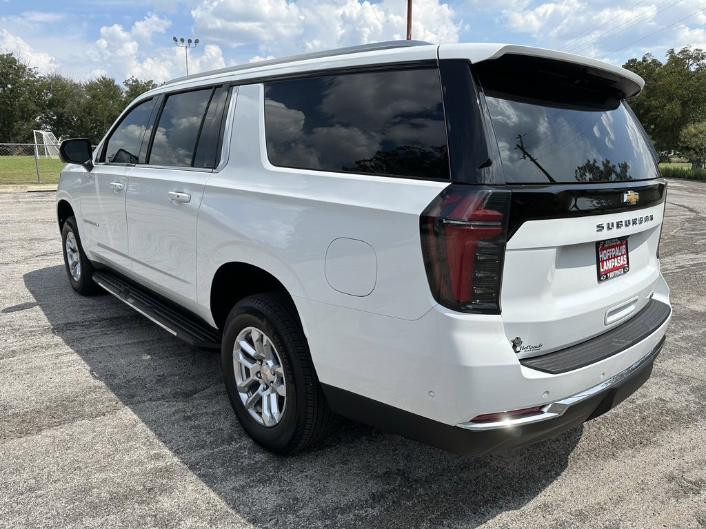 2026 Chevrolet Suburban LT photo 2