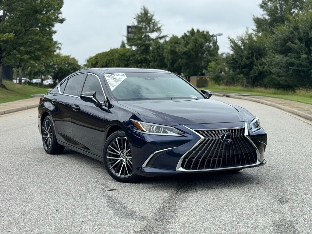 2022 Lexus ES 300h photo 2