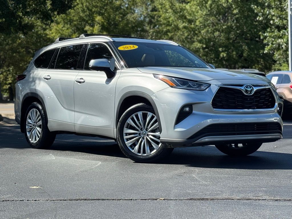 2024 Toyota Highlander Platinum photo 2