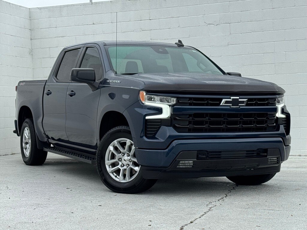 2022 Chevrolet Silverado 1500 RST photo 2