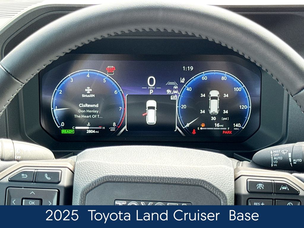 2025 Toyota Highlander Hybrid photo 2