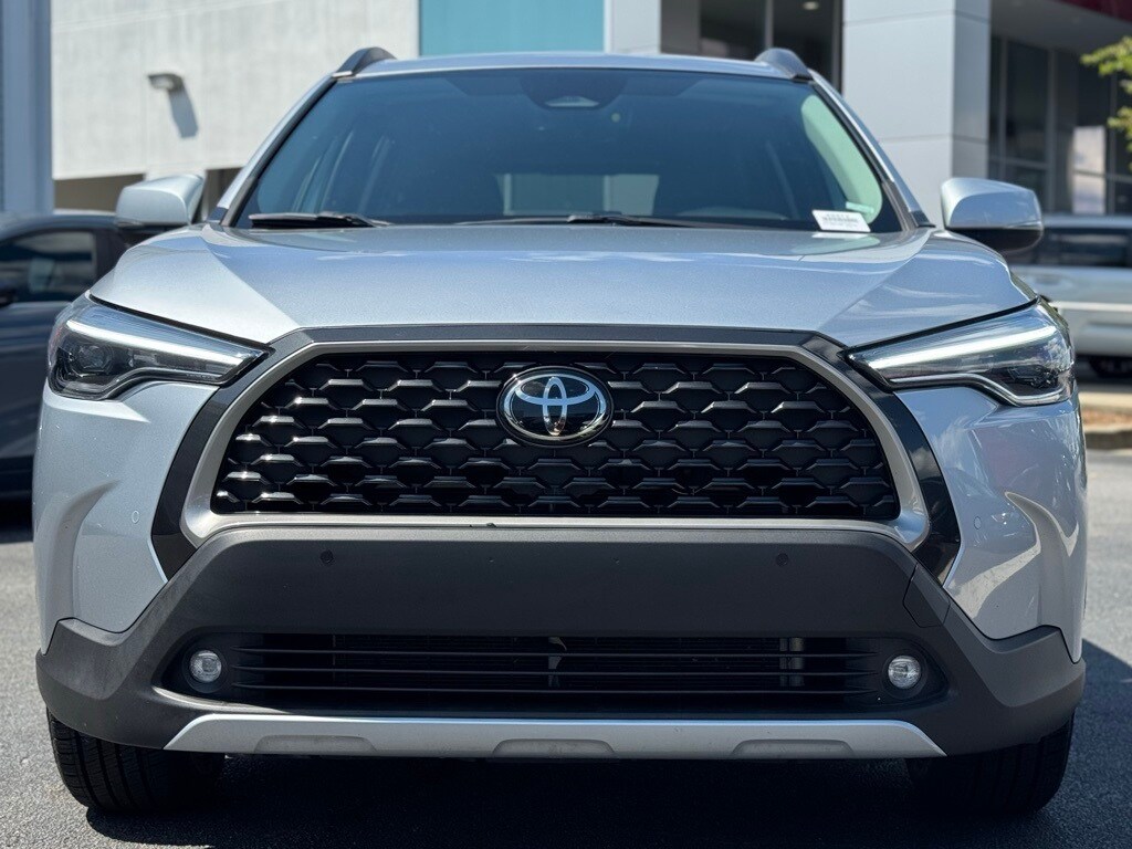 2024 Toyota Corolla Cross XLE photo 3