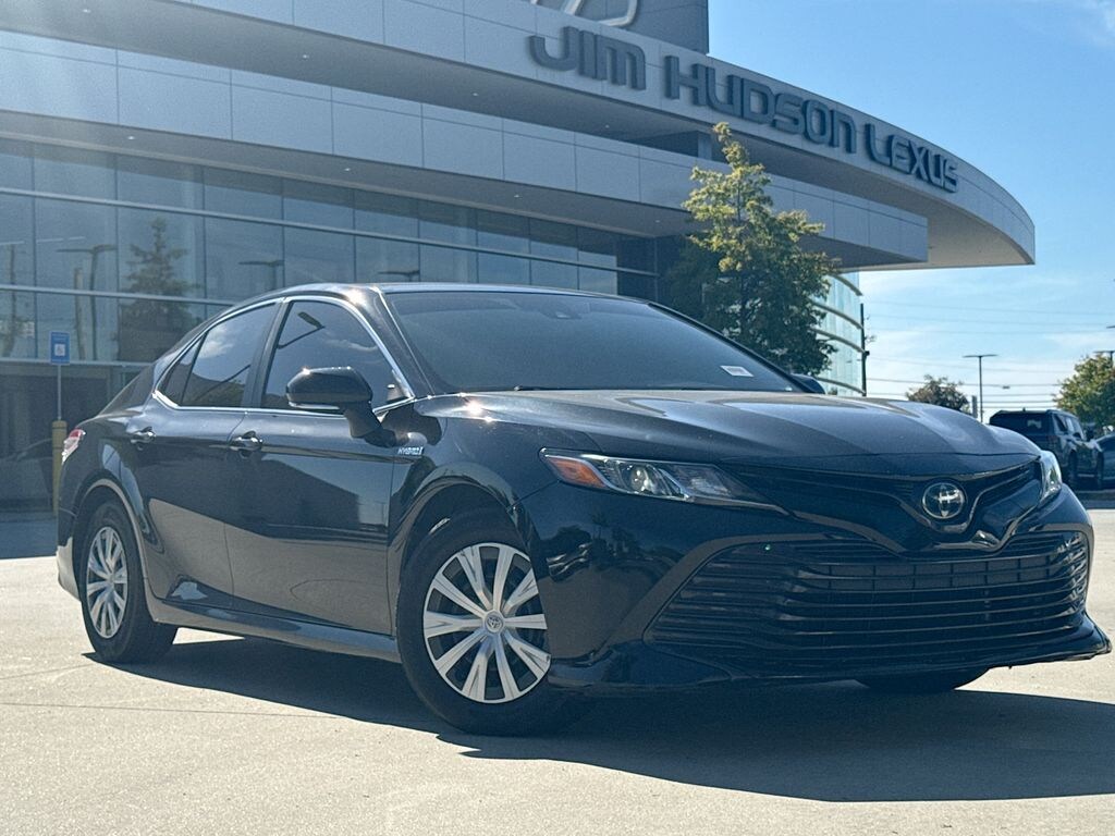 Used 2019 Toyota Camry Hybrid XLE Sedan