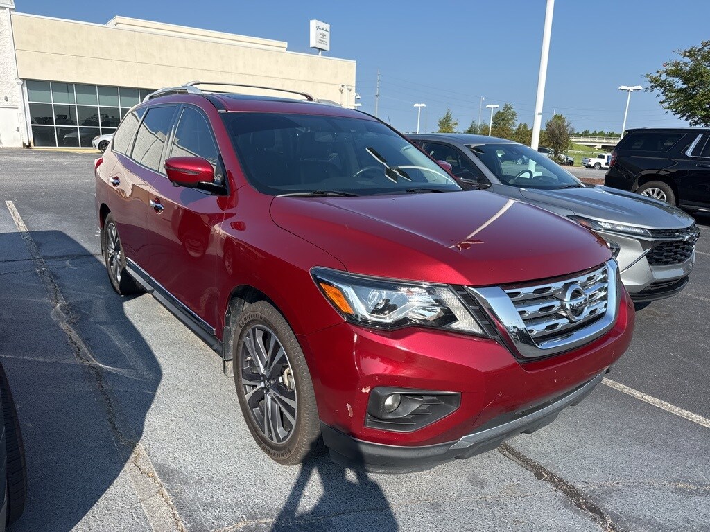 2018 Nissan Pathfinder Platinum photo 2