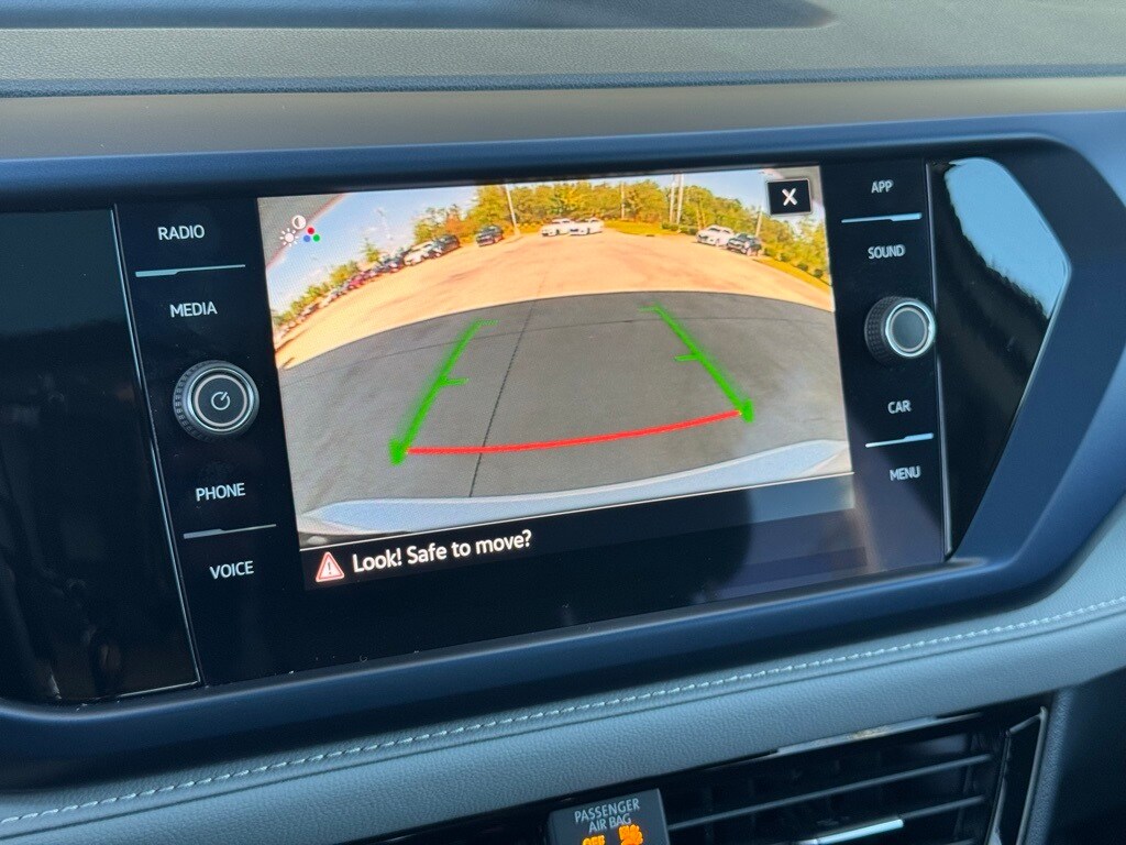 2024 Volkswagen Taos SE photo 4
