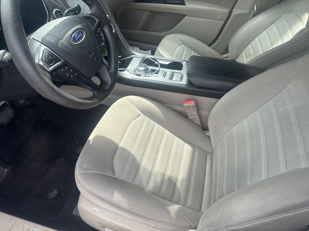 2020 Ford Fusion SE photo 4