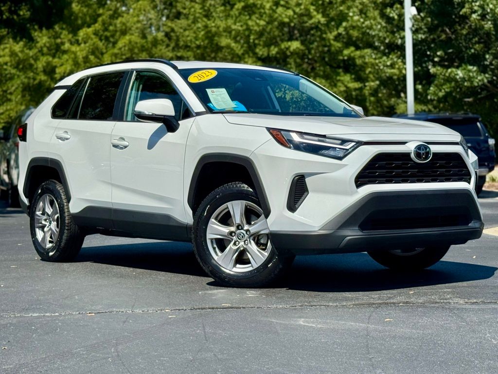 2023 Toyota RAV4 XLE photo 2