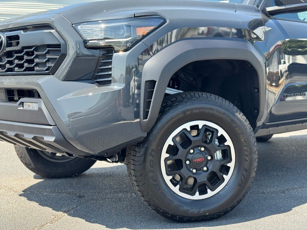 2025 Toyota Tacoma TRD Off-Road photo 4