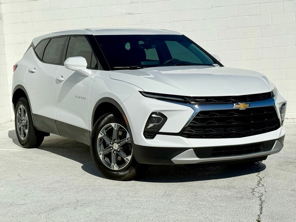 2024 Chevrolet Blazer 2LT photo 2