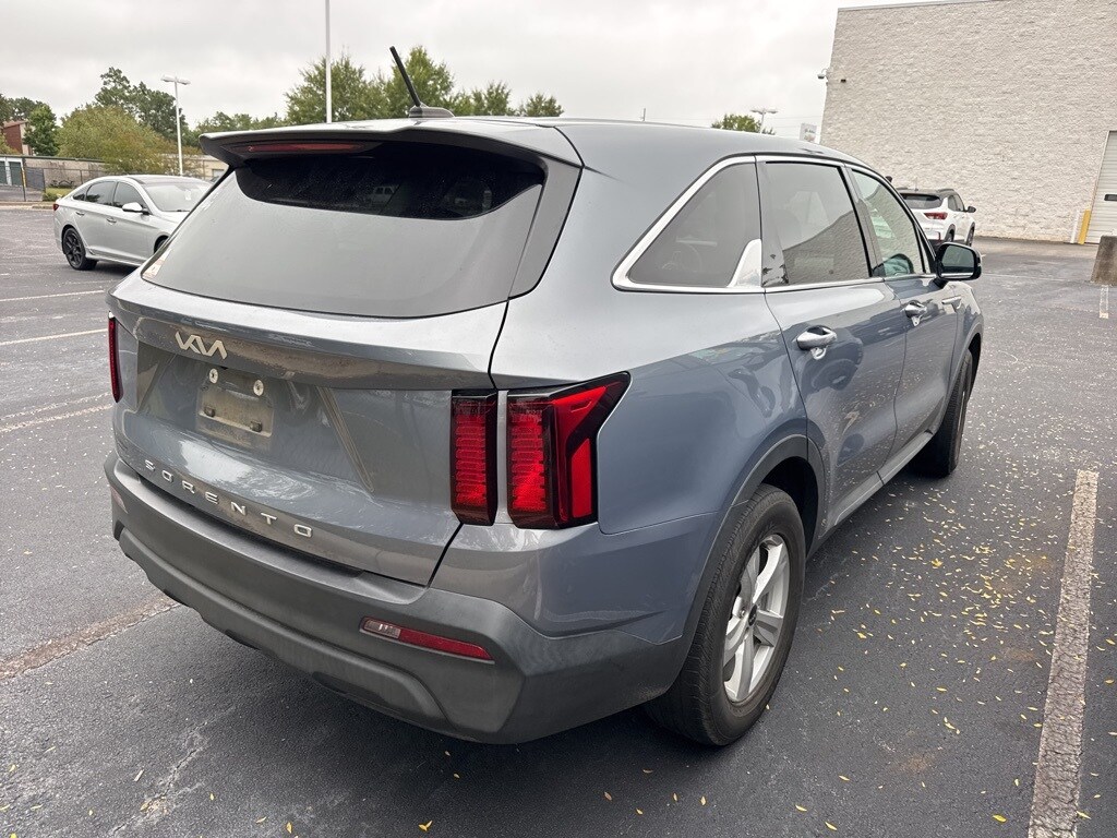 2022 Kia Sorento LX photo 3