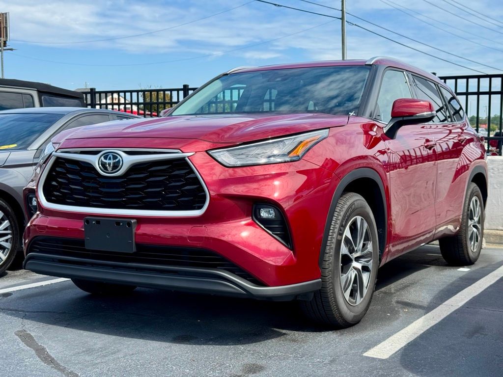 2022 Toyota Highlander XLE photo 3