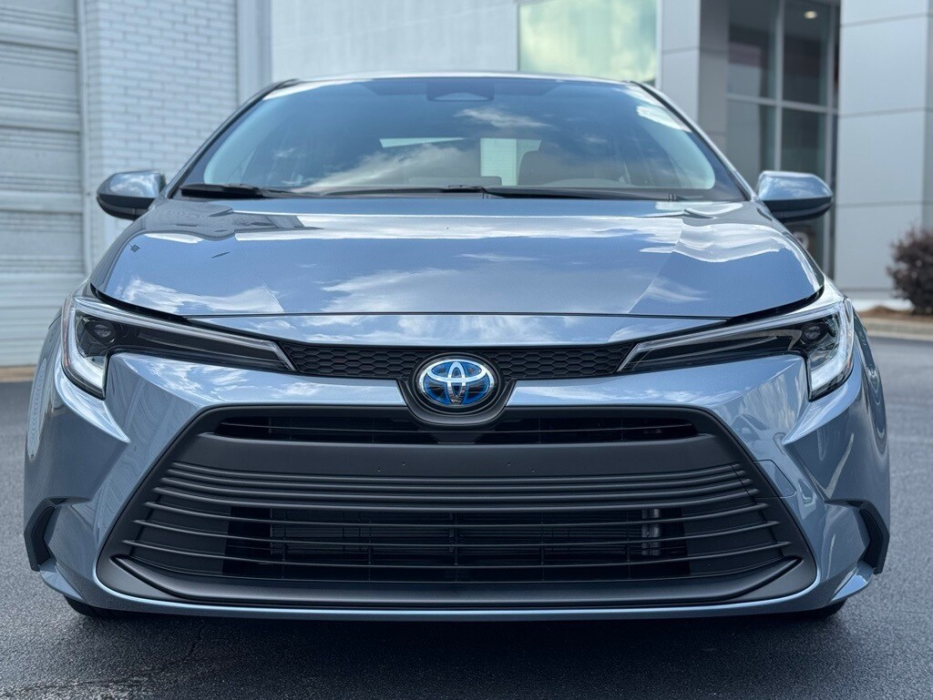 2025 Toyota Corolla LE photo 2