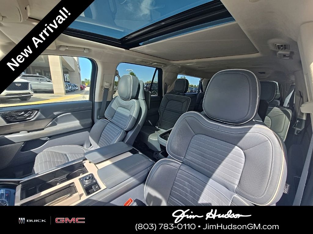 2019 Lincoln Navigator Black Label photo 3