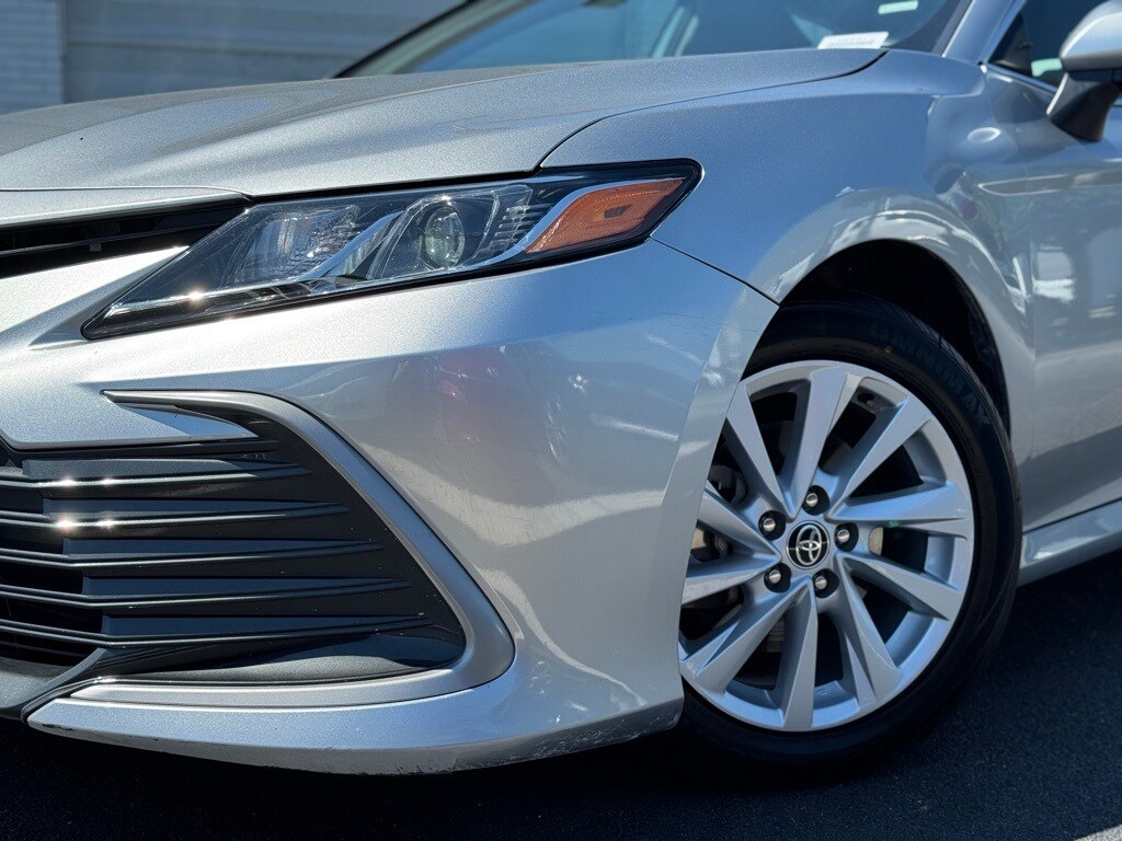 2023 Toyota Camry LE photo 3