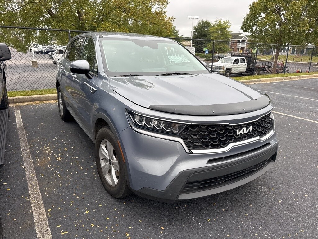 2022 Kia Sorento LX photo 2