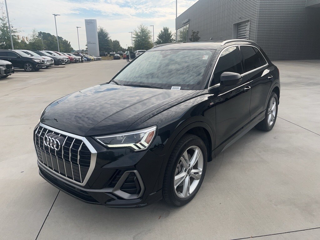 2023 Audi Q3 45 TFSI S line Premium photo 2