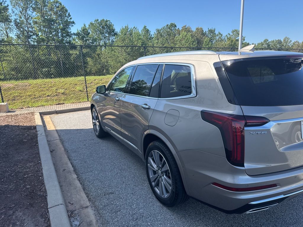 2022 Cadillac XT6 Premium Luxury photo 2