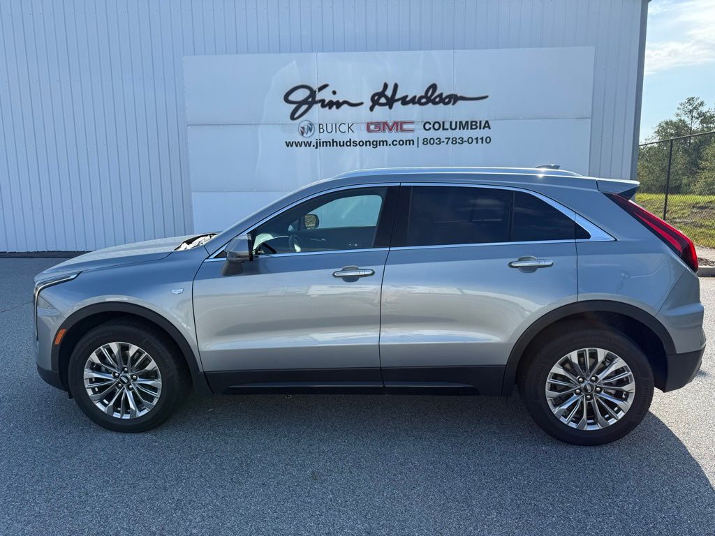 2025 Cadillac XT4 Premium Luxury photo 2