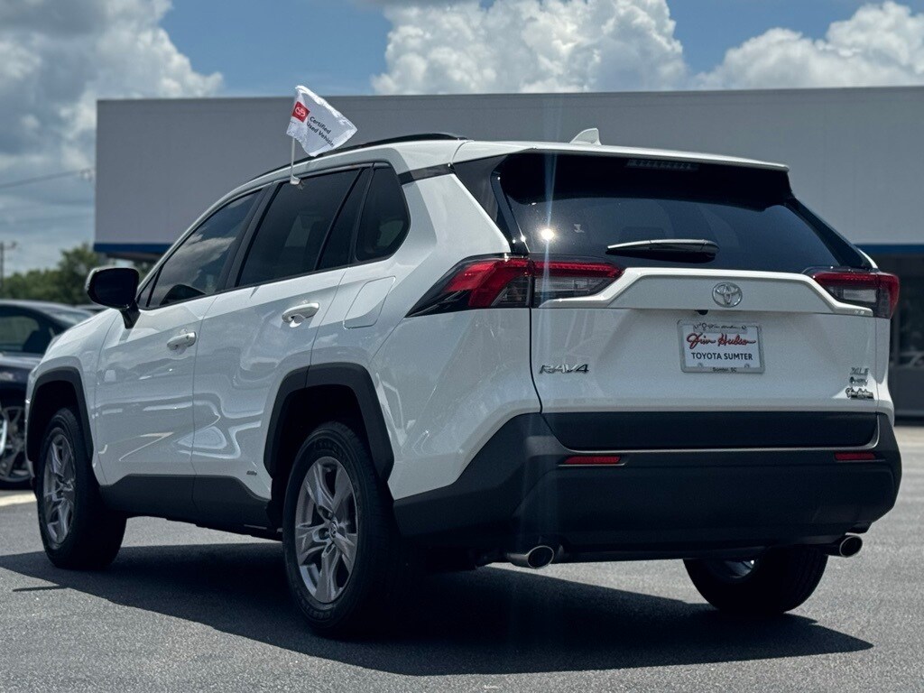 2025 Toyota RAV4 Hybrid XLE photo 4