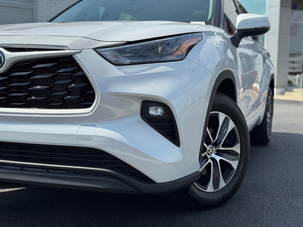 2025 Toyota Highlander XLE photo 4