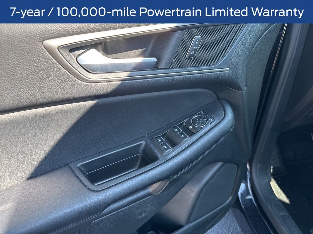 2022 Ford Edge SEL photo 2