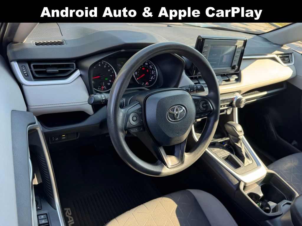 2020 Toyota RAV4 XLE photo 3
