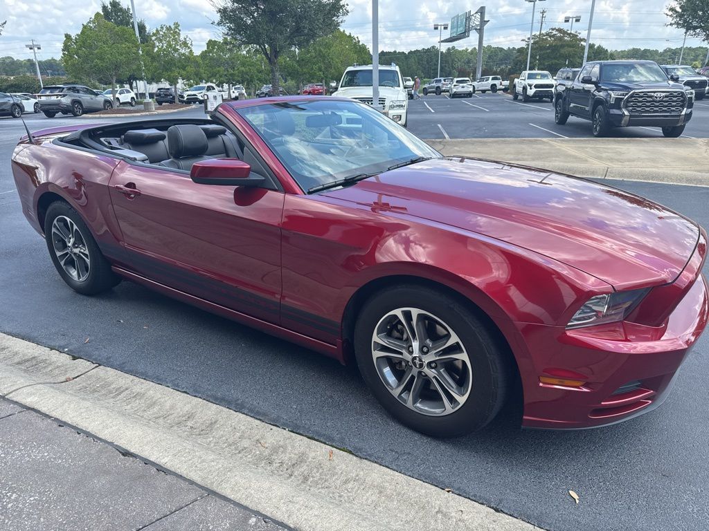 2014 Ford Mustang V6 Premium photo 2