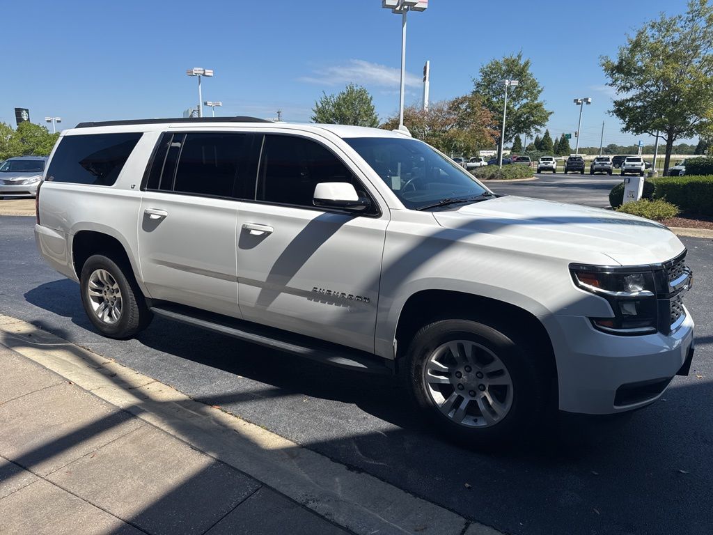 2018 Chevrolet Suburban LT photo 2