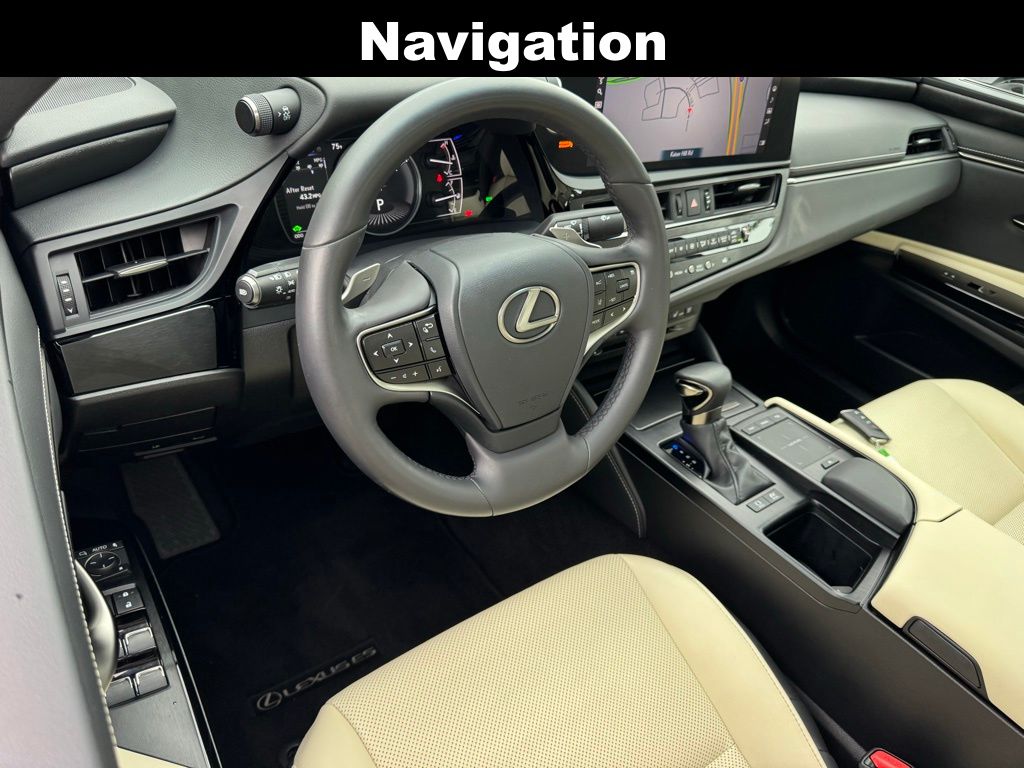 2022 Lexus ES 300h photo 3