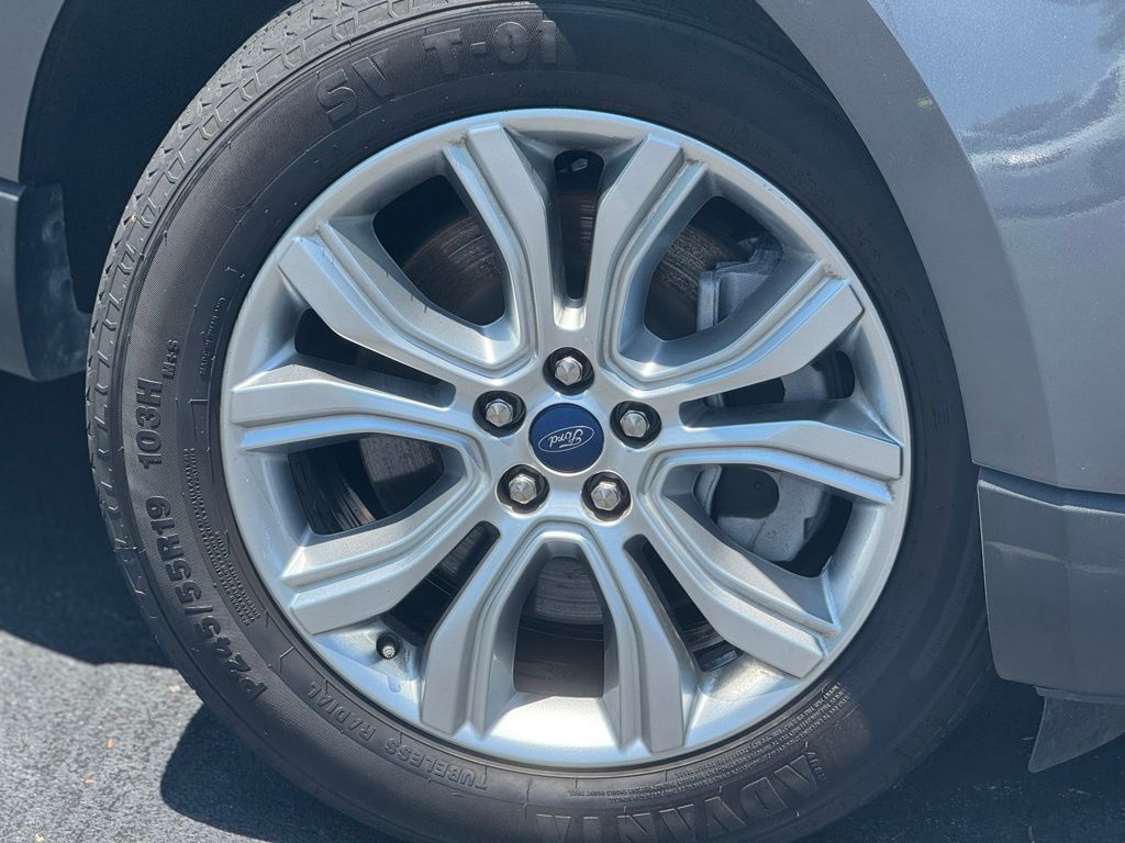 2022 Ford Edge Titanium photo 3