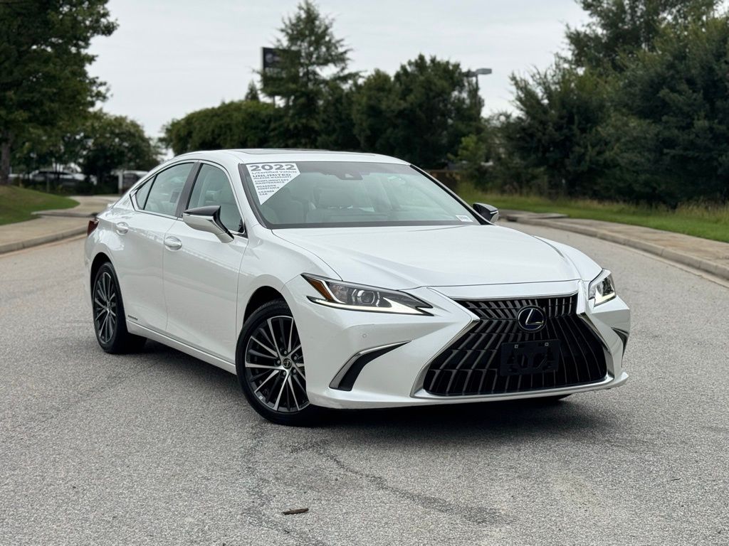 2022 Lexus ES 300h photo 2